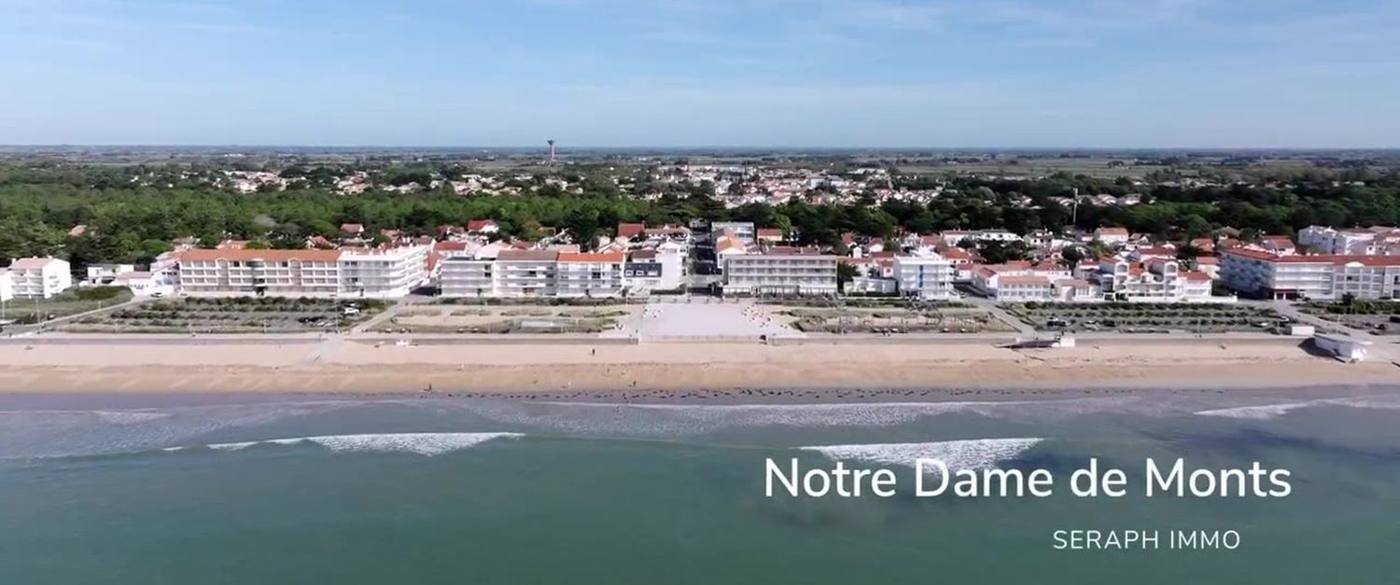 Vue aérienne de Notre-Dame-de-Monts, de la plage et du front de mer